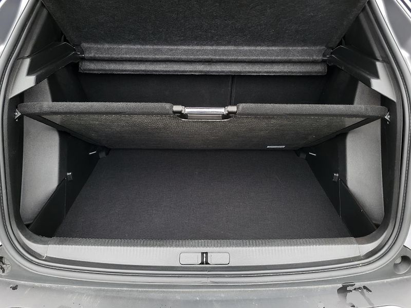 Peugeot 2008 1.2 PureTech 130k AUTOMAT - fotka 42 z 45