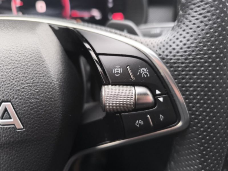 Škoda Scala 1.0TSi 85kW DSG Monte Carlo - fotka 11 z 22