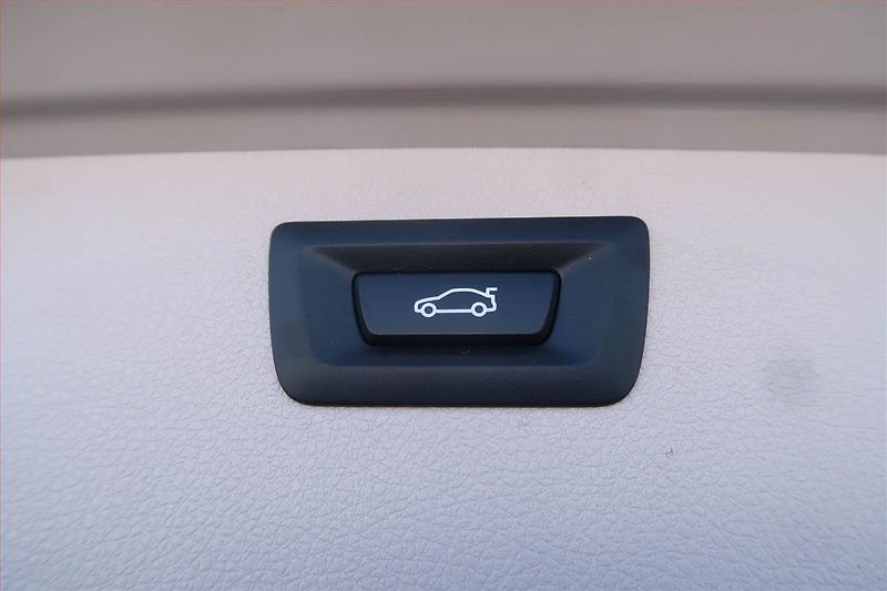 BMW Řada 3 (2015) 320 d xDrive, 4X4, Automat - fotka 24 z 24