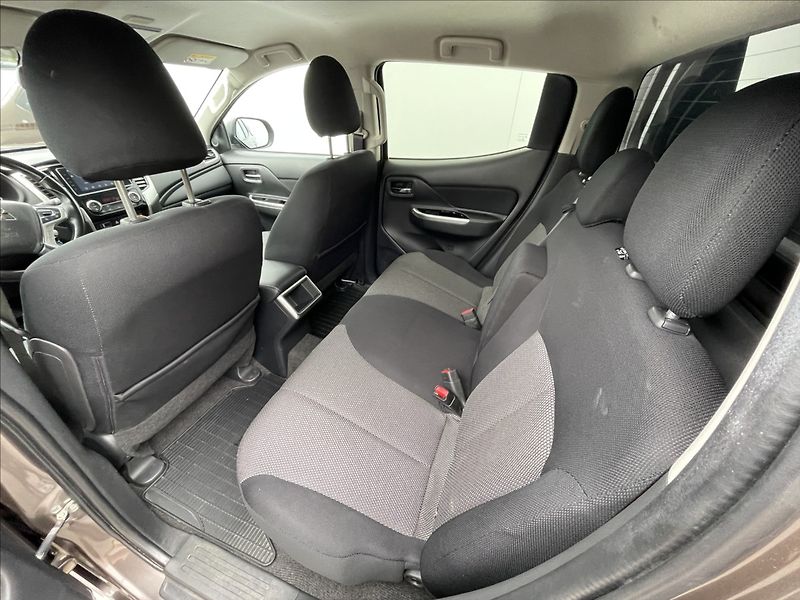 Mitsubishi L200 2,3 DI-D 4WD Double Cab TAŽNÉ - fotka 16 z 23