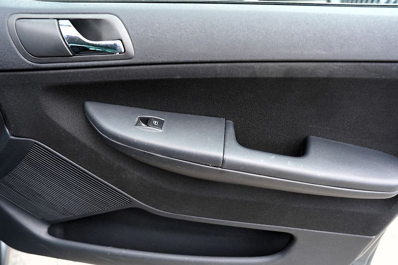 Škoda Fabia 1.4 16V Ambiente Combi 80PS - fotka 20 z 34
