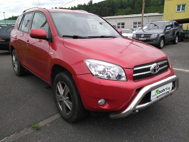 Toyota RAV4 2,2 D-4D - fotka 2 z 31