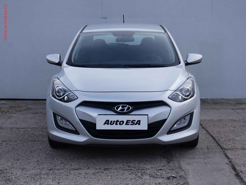 Hyundai i30 (2013) 1.4CVVT, AC, park.čidla - fotka 2 z 14