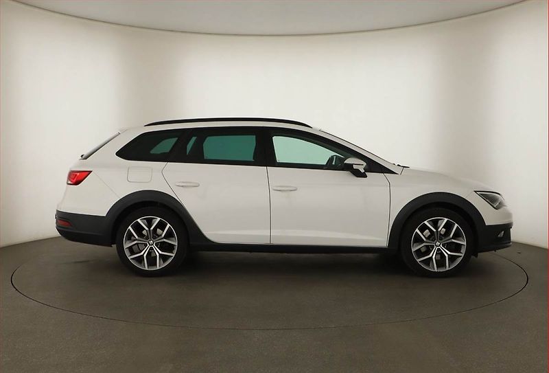 Seat Leon (2016) 2.0 TDI, 4X4, Automat, Kůže - fotka 6 z 18