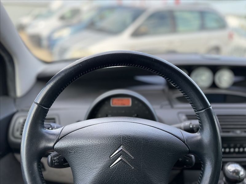 Citroën C8 2,0 HDI 100kW XENONY,TAŽNÉ - fotka 11 z 27