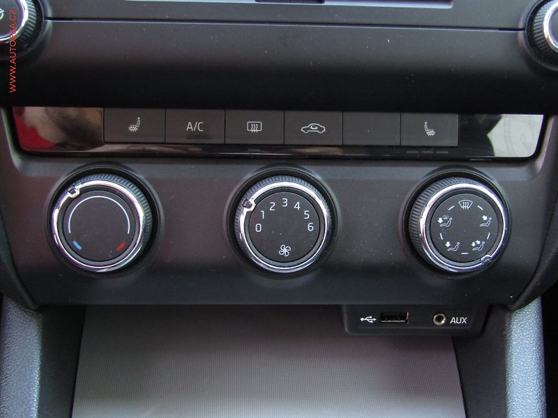 Škoda Octavia (2014) 1.6TDi, ČR, Ambiente, TZ - fotka 13 z 16