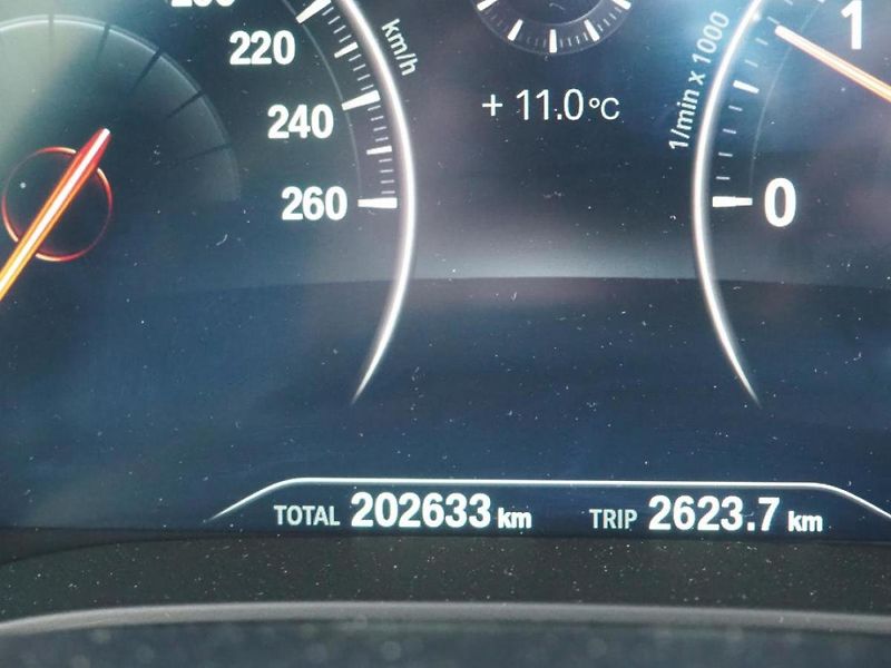 BMW Řada 5 (2018) 520d xDrive, HeadUp, Key - fotka 28 z 41