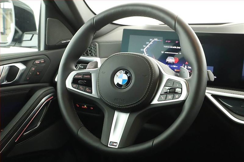BMW X6 (2025) xDrive40i - fotka 17 z 21