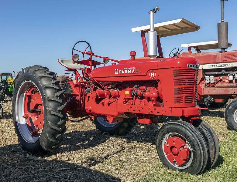Traktor Farmall H se po skončení II. světové války obejvil v rámci pomoci UNRRA také v někdejším Československu.