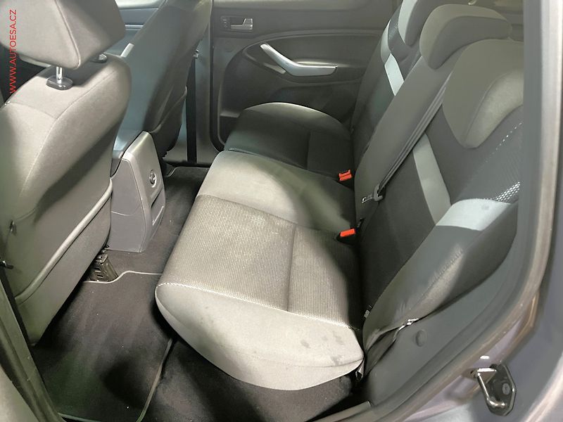 Ford Kuga (2012) 2.0 TDCi, Champions, +kola - fotka 10 z 17