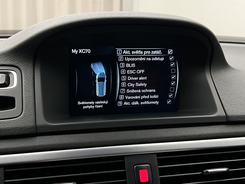 Volvo XC70 D4 SUMMUM AUT  - fotka 32 z 40