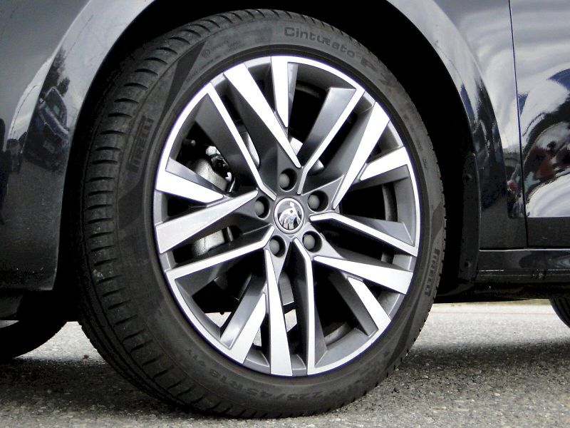Škoda Octavia (2024) DSG 2.0 TDI / 110 kW / TOP SEL - fotka 27 z 35