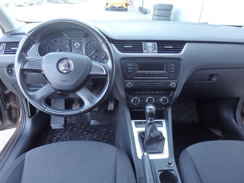 Škoda Octavia 1.4 TSI DIGI. KLIMA, ZÁVĚS - fotka 11 z 27