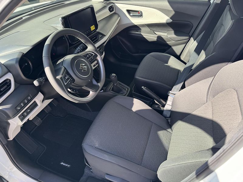 Suzuki Swift (2026) 1,2 Premium Hybrid - fotka 4 z 6