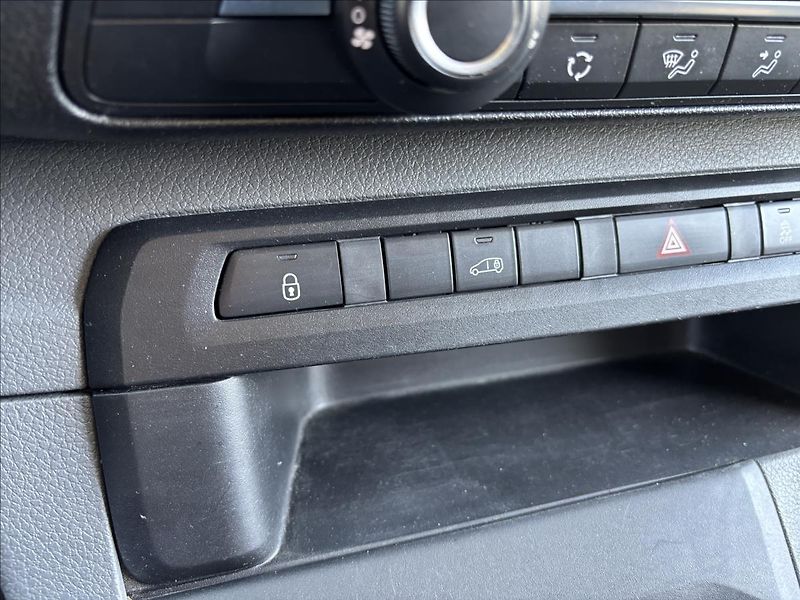 Opel Vivaro 2,0 CDTI 106kW L1 - fotka 27 z 33