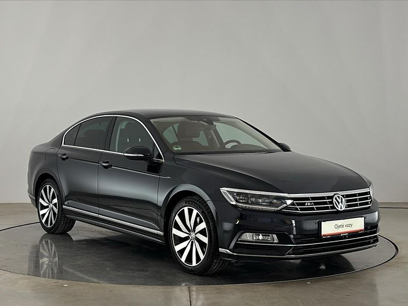 Volkswagen Passat R-Line DSG - fotka 14 z 32