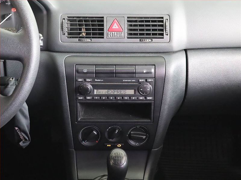Škoda Octavia (2009) 1.6, Serv.kniha - fotka 12 z 18