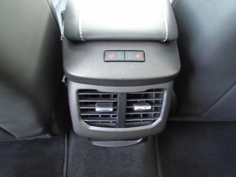 Ford Mondeo 2,0Tdci 140kW Vignale 8AT Navi - fotka 16 z 50
