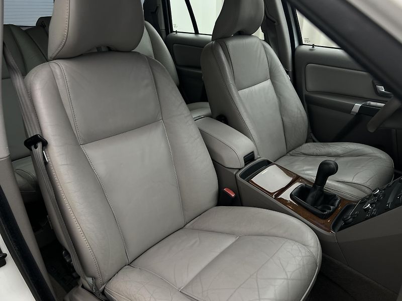 Volvo XC90 D5 AWD SUMMUM - fotka 17 z 30