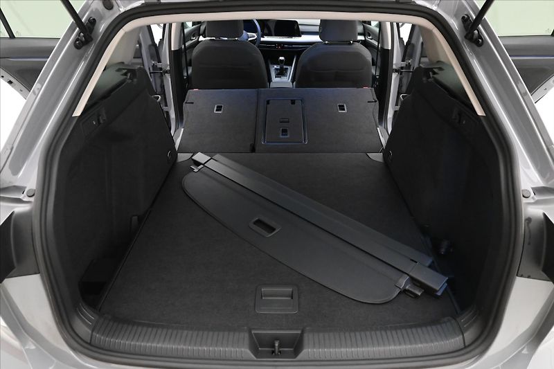 Volkswagen Golf 1,5 TSI 96 kW Life Business Zá - fotka 11 z 31