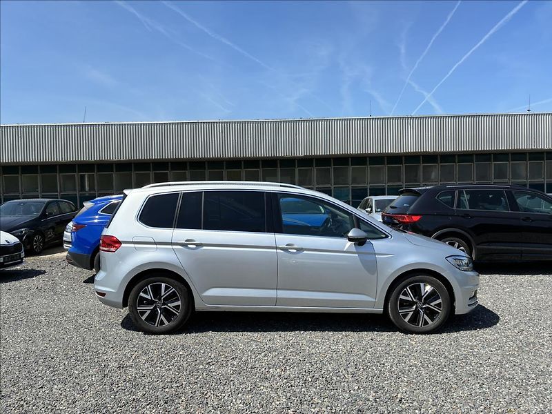 Volkswagen Touran 2,0 7 MÍST,TAŽNÉ,LED - fotka 5 z 16