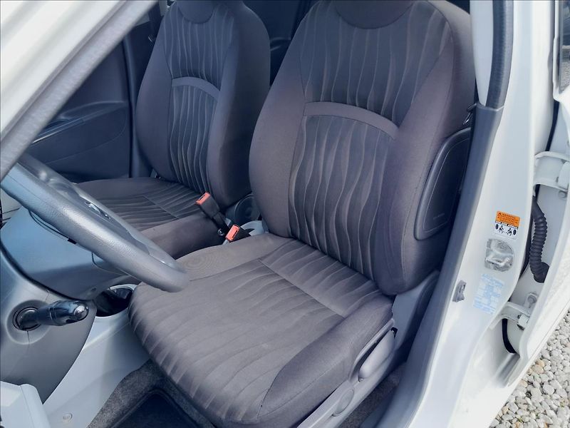 Nissan Pixo 1,0i 50kW - fotka 17 z 41