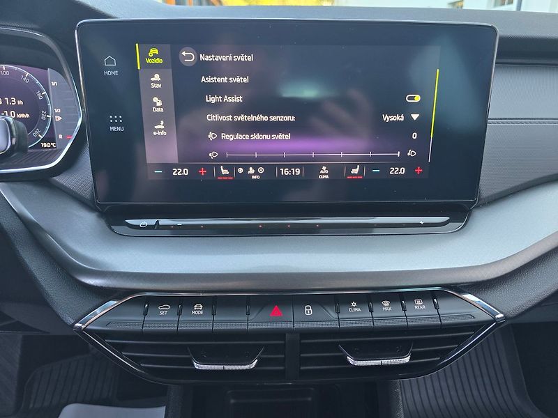 Škoda Octavia 1.4TSi 150kW iV DSG KAMERA - fotka 28 z 46