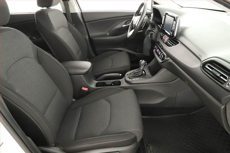 Hyundai i30 (2022) Family Smart 1.5 T-GDI MHEV - fotka 7 z 14