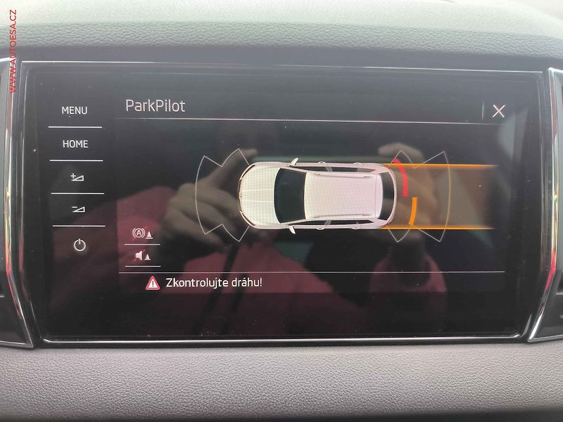 Škoda Karoq (2018) 1.5 TSi, Style, LED, panor - fotka 16 z 24