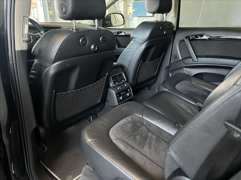 Audi Q7 3,0 TDi QUATTRO 7-MÍST - fotka 14 z 34