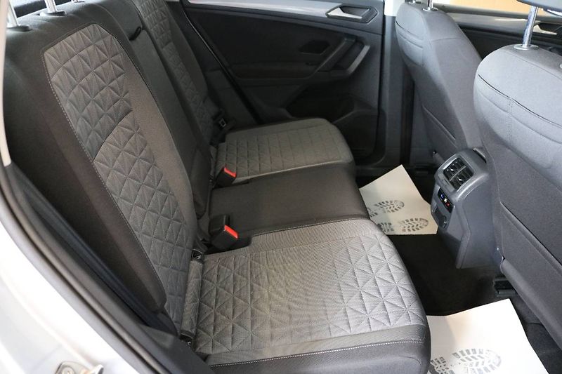 Volkswagen Tiguan (2022) 2.0 TDI, 110kW, DSG, LED - fotka 17 z 23