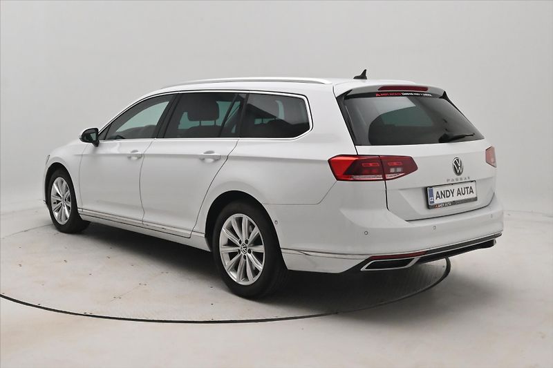 Volkswagen Passat 2,0 TDI 110 kW DSG ELEGANCE Zá - fotka 7 z 32
