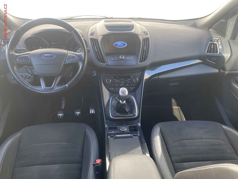 Ford Kuga (2017) 2.0 TDCi, ST-Line, TZ, panor - fotka 8 z 18