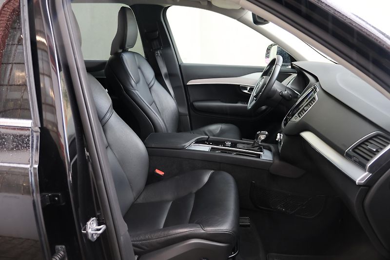 Volvo XC90 (2019) D5 aut. AWD Momentum - fotka 10 z 23