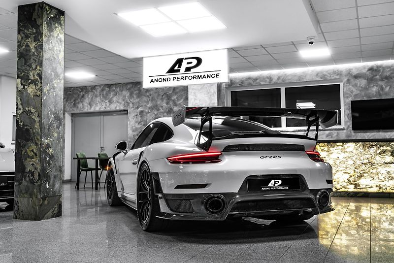 Porsche 911 GT2 RS/WEISSACH/CARBON/MAGNESI - fotka 4 z 48