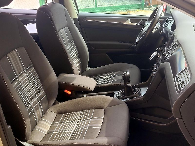Volkswagen Golf Sportsvan TSi LOUNGE *SERV.KN. WEBASTO - fotka 29 z 69