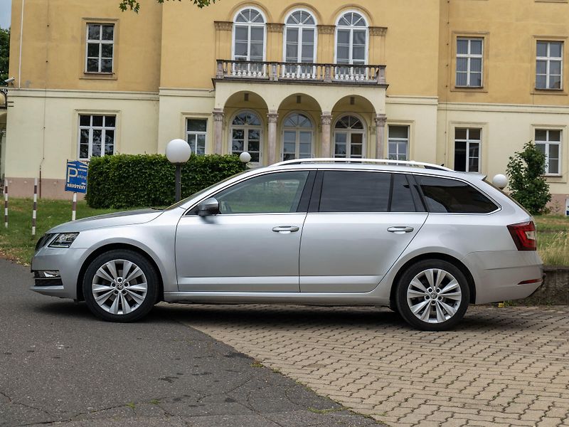 Škoda Octavia 2.0 TDI DSG Kamera Style+ - fotka 4 z 35