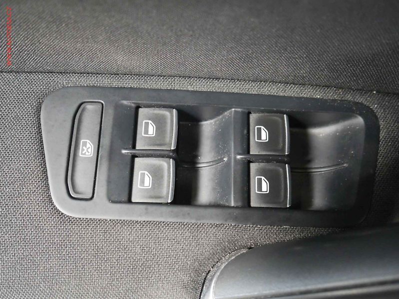 Volkswagen Golf (2014) 1.4 TSI, ČR, AC, výhřev sed. - fotka 17 z 25