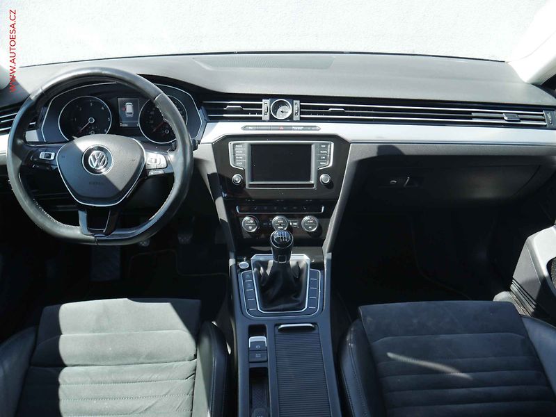 Volkswagen Passat (2015) 2.0TDi, LED - fotka 8 z 15