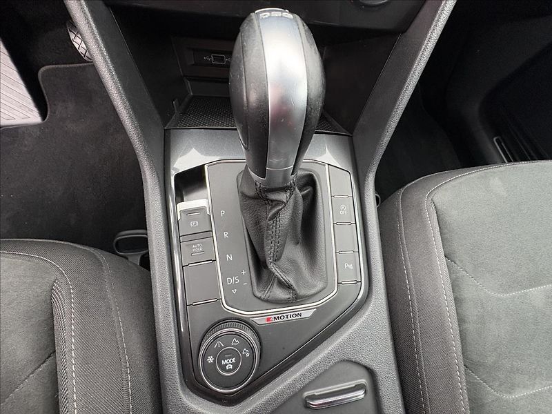 Volkswagen Tiguan 2,0 TDi 140kW 4M,Led,ACC,Highl - fotka 11 z 41