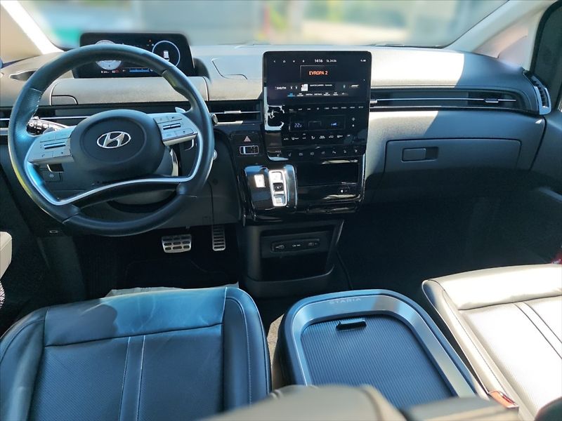 Hyundai Staria 2,2 CRDi Luxury 4x4 AT - fotka 8 z 11