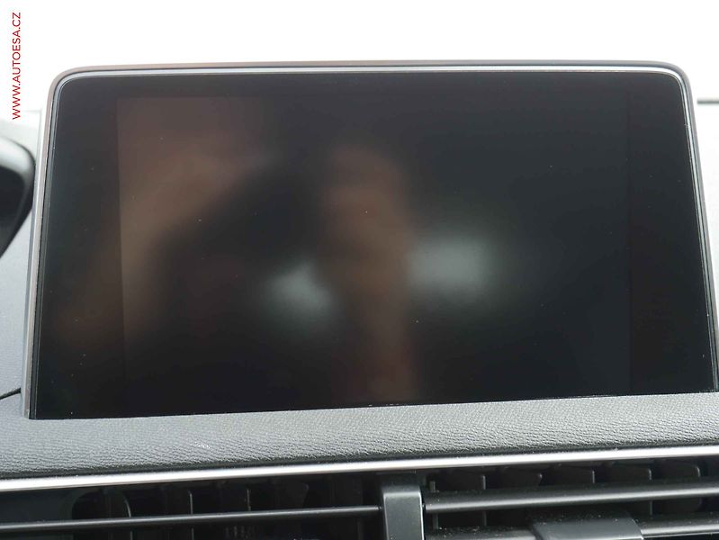 Peugeot 3008 (2019) 1.5 HDi, Allure, navi, kamera - fotka 11 z 16