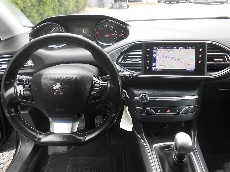 Peugeot 308 1.6HDi, KAMERA,NAVI,FULL LED! - fotka 29 z 40