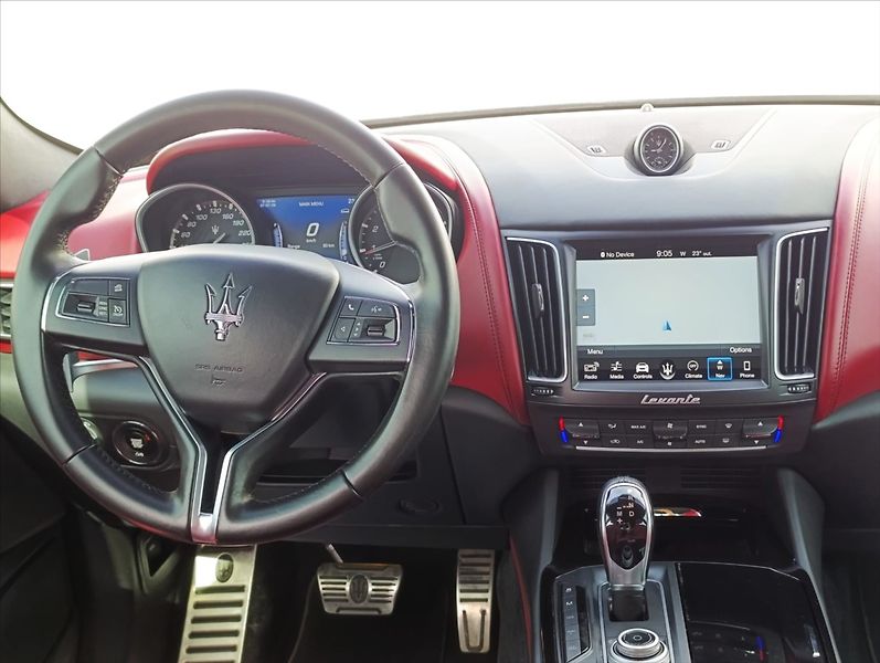 Maserati Levante 3,0 V6 Q4 Kůže,Kamera,Bi-xenon - fotka 16 z 40