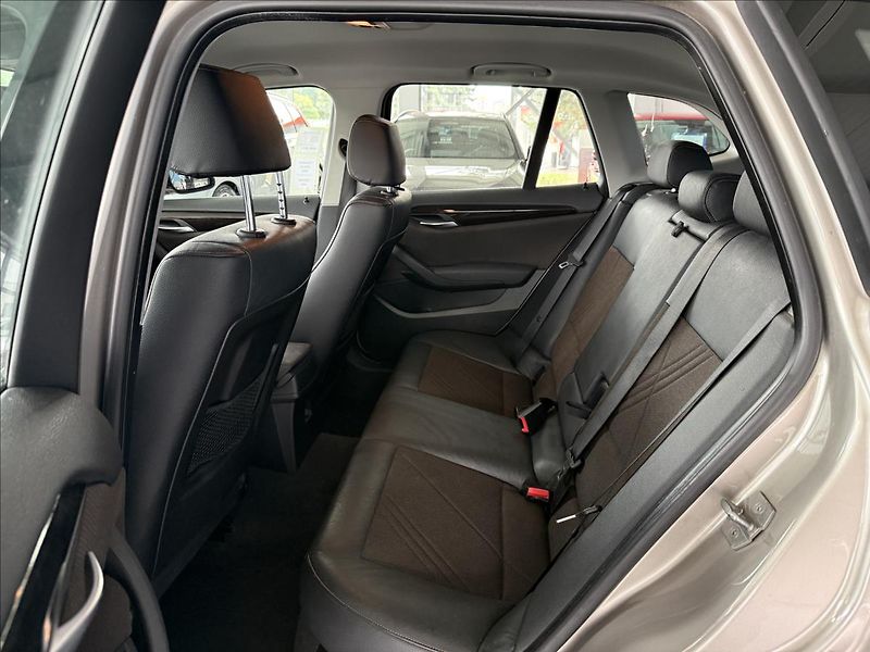 BMW X1 2,0   18d,105kW,TAŽNÉ - fotka 19 z 22