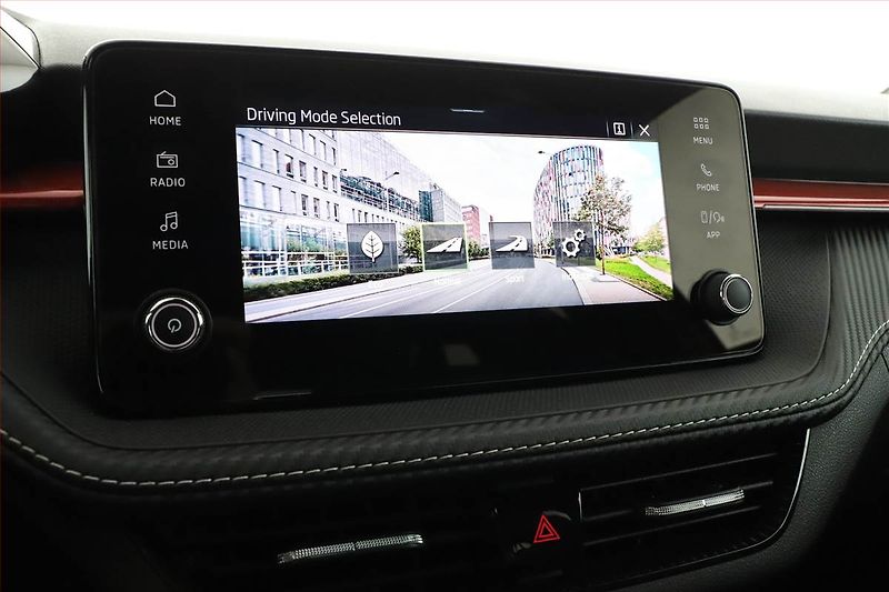 Škoda Fabia (2025) 1.0 TSI, MONTE CARLO, AUTOMAT - fotka 14 z 20