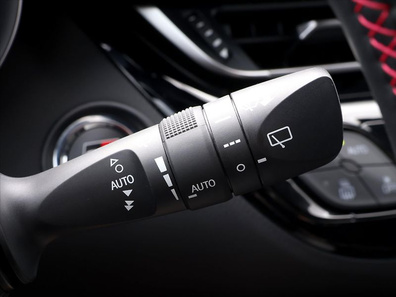 Toyota C-HR 2,0 Hybrid 112kW GR Sport CZ - fotka 20 z 35