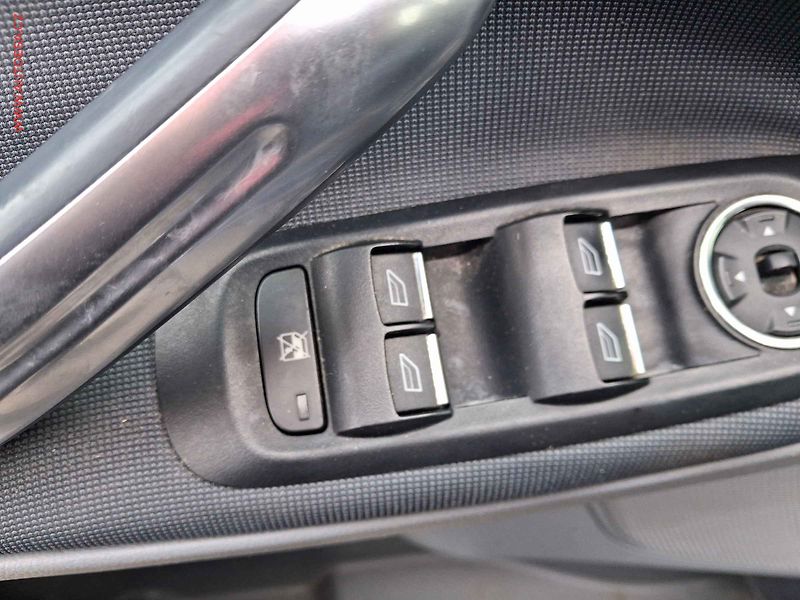 Ford Galaxy (2008) 2.0 TDCI 7míst, 1.maj, autoAC - fotka 15 z 18