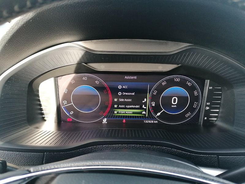 Škoda Karoq (2020) 1.6 TDi Style,Velká Výbava - fotka 24 z 41