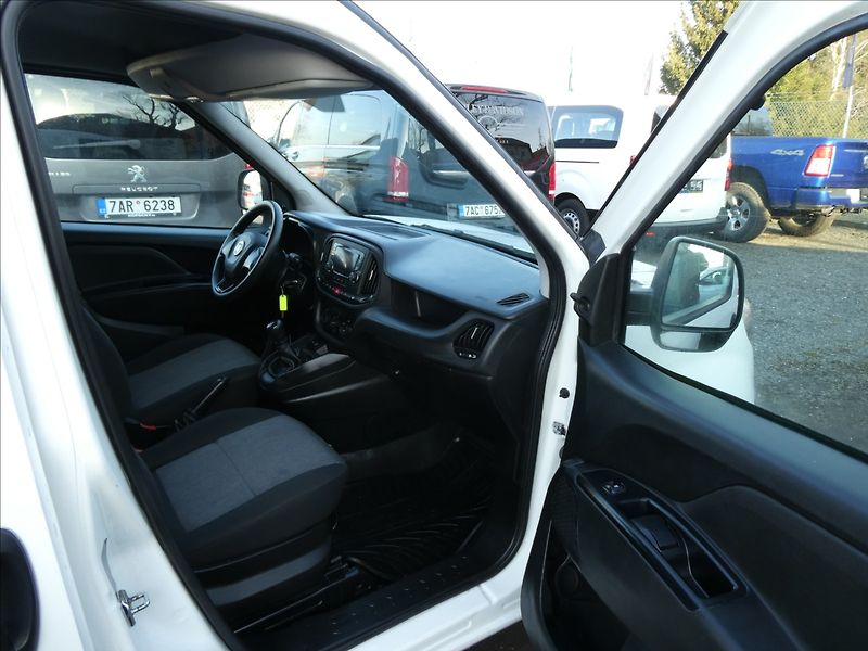 Fiat Dobló cargo 1,4 benzín/CNG SX L2H1,DPH,ČR - fotka 15 z 36
